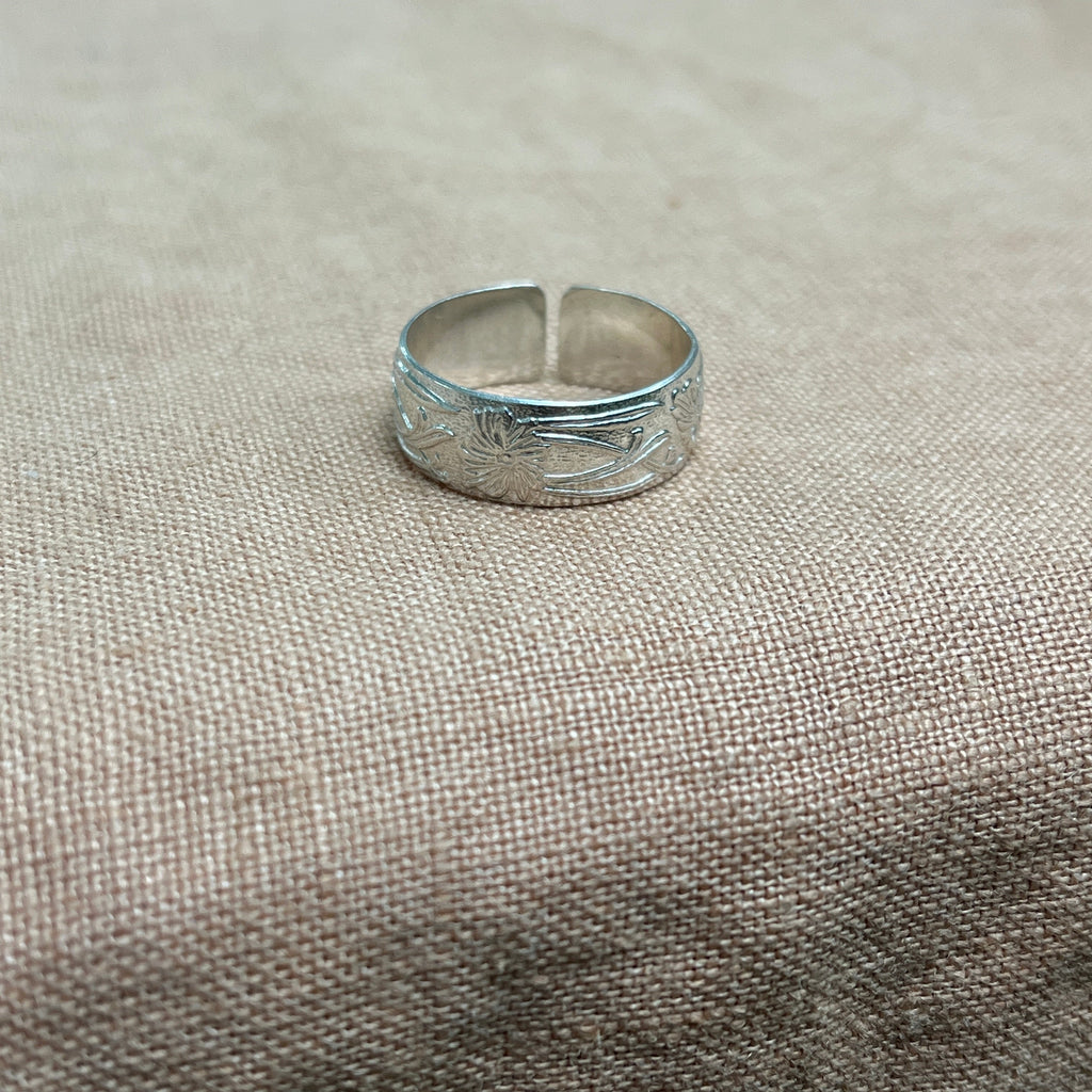 HIBISCUS BAND RING