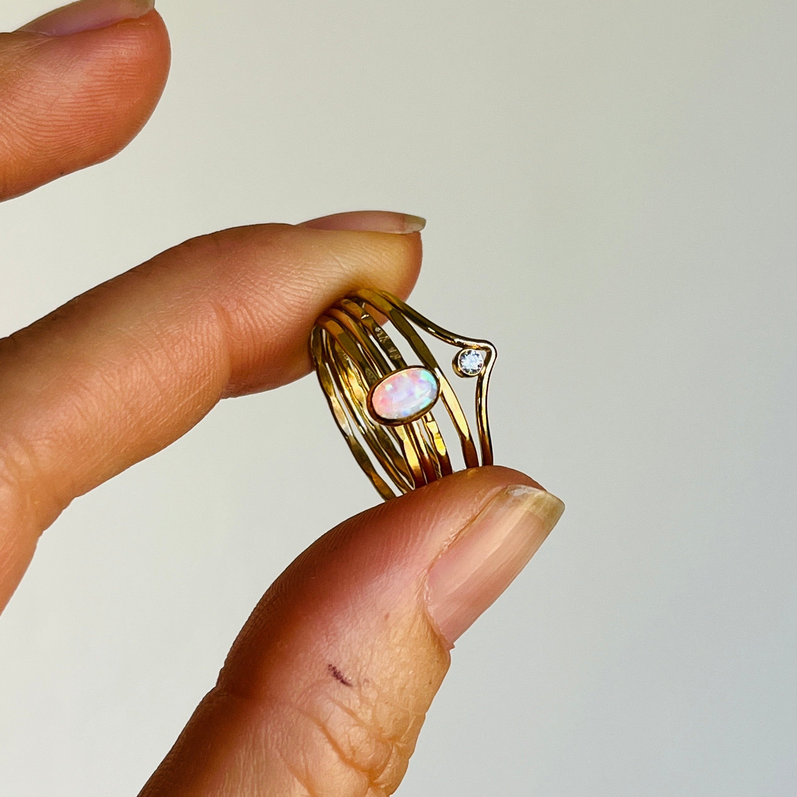 V CUBIC ZIRCONIA DIAMOND RING