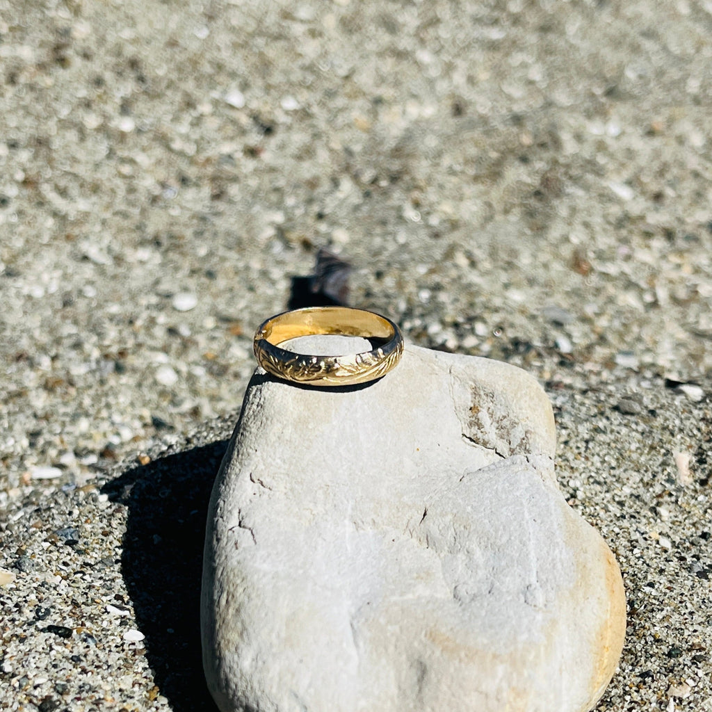 FLORAL BAND RING