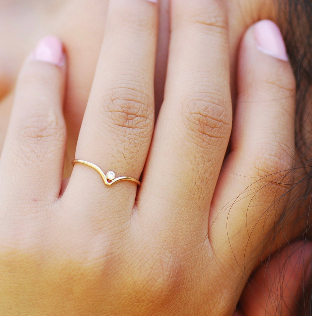 V CUBIC ZIRCONIA DIAMOND RING