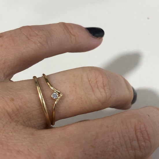 V CUBIC ZIRCONIA DIAMOND RING