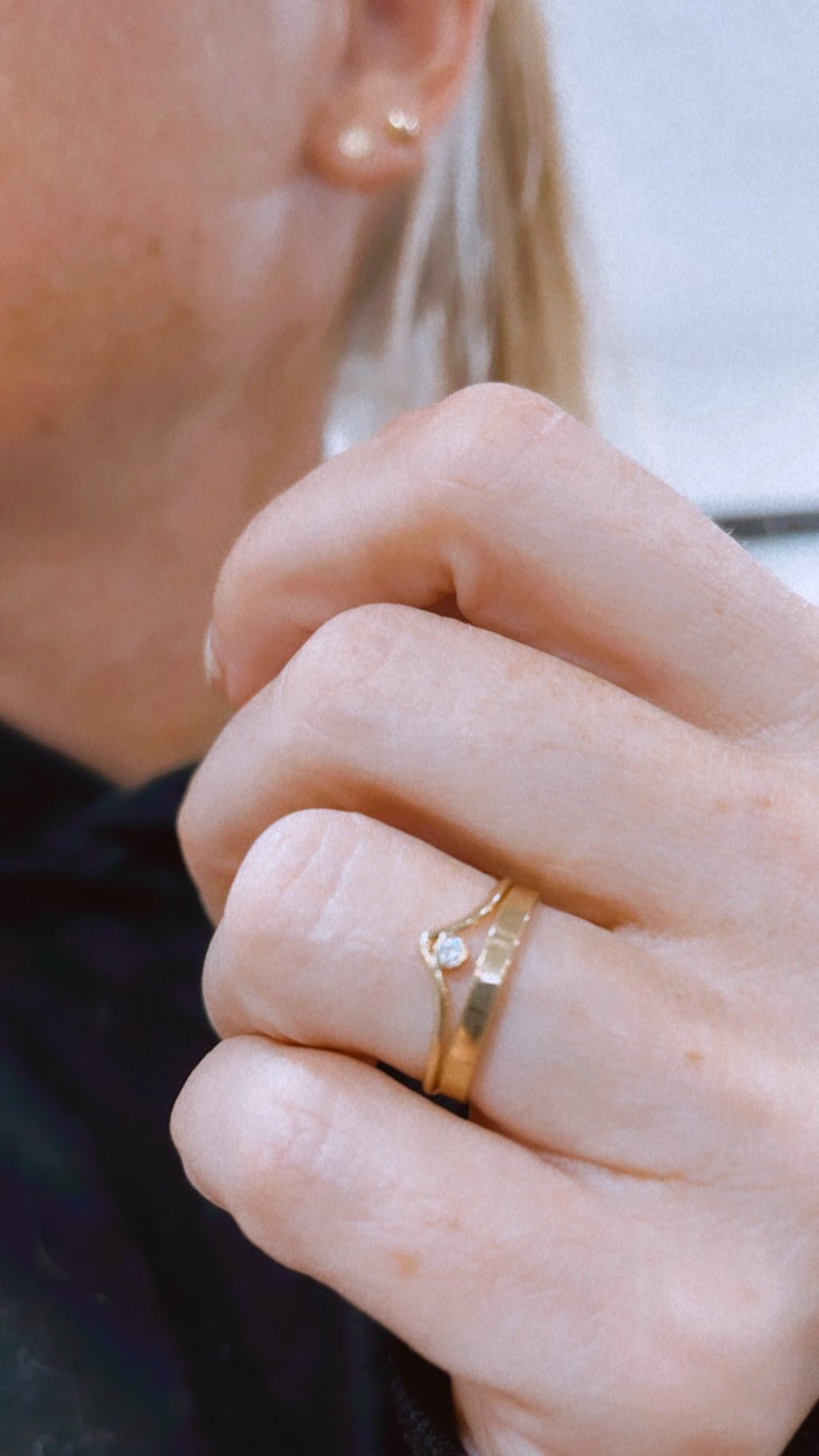 V CUBIC ZIRCONIA DIAMOND RING